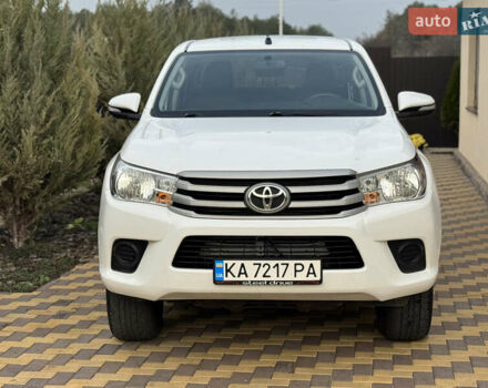 Белый Тойота Хайлюкс, объемом двигателя 2.4 л и пробегом 209 тыс. км за 20500 $, фото 2 на Automoto.ua