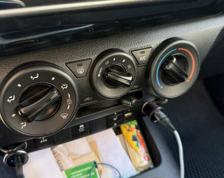 Білий Тойота Хайлюкс, об'ємом двигуна 2.39 л та пробігом 197 тис. км за 25500 $, фото 16 на Automoto.ua