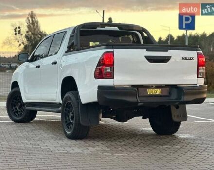 Білий Тойота Хайлюкс, об'ємом двигуна 2.8 л та пробігом 250 тис. км за 29950 $, фото 19 на Automoto.ua