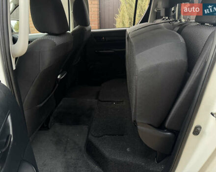 Белый Тойота Хайлюкс, объемом двигателя 2.4 л и пробегом 209 тыс. км за 20500 $, фото 15 на Automoto.ua