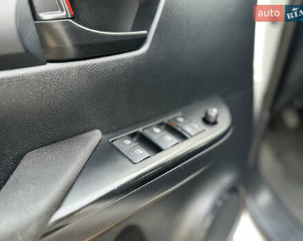 Белый Тойота Хайлюкс, объемом двигателя 2.4 л и пробегом 209 тыс. км за 20500 $, фото 17 на Automoto.ua