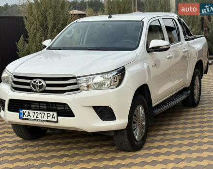 Белый Тойота Хайлюкс, объемом двигателя 2.4 л и пробегом 209 тыс. км за 20500 $, фото 1 на Automoto.ua