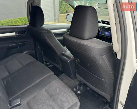 Белый Тойота Хайлюкс, объемом двигателя 2.39 л и пробегом 165 тыс. км за 32500 $, фото 17 на Automoto.ua