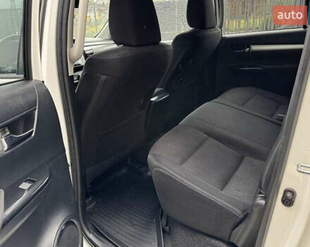 Белый Тойота Хайлюкс, объемом двигателя 2.39 л и пробегом 165 тыс. км за 32500 $, фото 16 на Automoto.ua