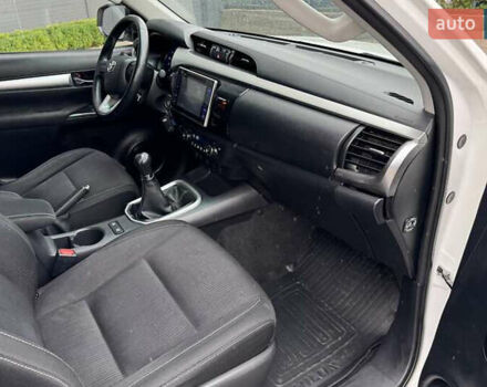 Белый Тойота Хайлюкс, объемом двигателя 2.39 л и пробегом 165 тыс. км за 32500 $, фото 4 на Automoto.ua