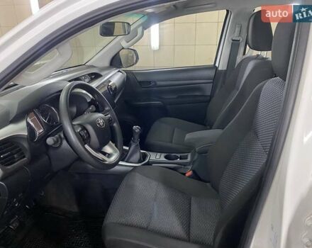 Белый Тойота Хайлюкс, объемом двигателя 2.4 л и пробегом 16 тыс. км за 40777 $, фото 22 на Automoto.ua