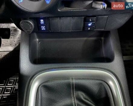 Белый Тойота Хайлюкс, объемом двигателя 2.4 л и пробегом 16 тыс. км за 40777 $, фото 38 на Automoto.ua