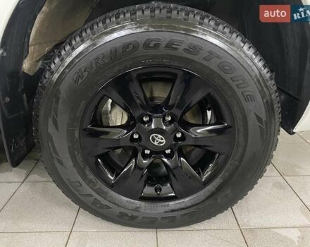 Белый Тойота Хайлюкс, объемом двигателя 2.4 л и пробегом 16 тыс. км за 40777 $, фото 44 на Automoto.ua