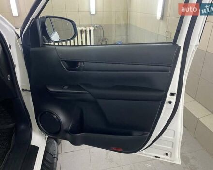 Белый Тойота Хайлюкс, объемом двигателя 2.4 л и пробегом 16 тыс. км за 40777 $, фото 27 на Automoto.ua