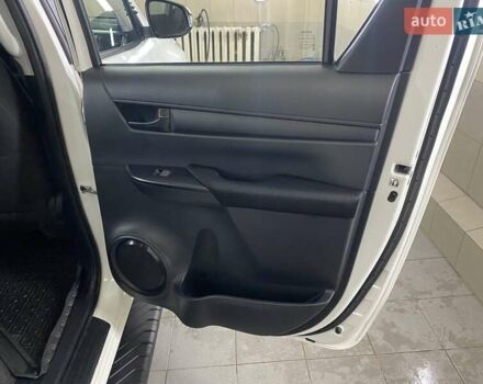 Белый Тойота Хайлюкс, объемом двигателя 2.4 л и пробегом 16 тыс. км за 40777 $, фото 29 на Automoto.ua