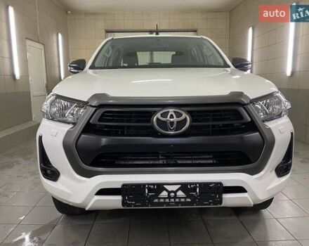 Белый Тойота Хайлюкс, объемом двигателя 2.4 л и пробегом 16 тыс. км за 40777 $, фото 1 на Automoto.ua