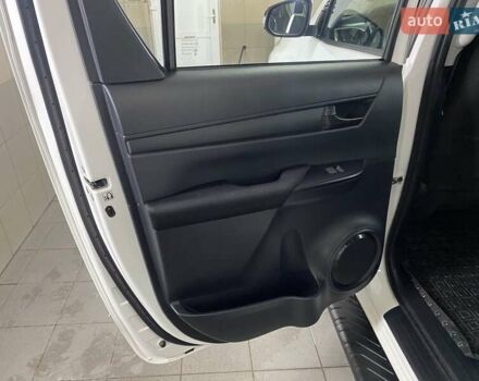 Белый Тойота Хайлюкс, объемом двигателя 2.4 л и пробегом 16 тыс. км за 40777 $, фото 25 на Automoto.ua