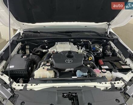 Белый Тойота Хайлюкс, объемом двигателя 2.4 л и пробегом 16 тыс. км за 40777 $, фото 40 на Automoto.ua