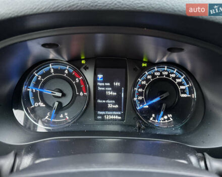 Білий Тойота Хайлюкс, об'ємом двигуна 2.76 л та пробігом 123 тис. км за 42000 $, фото 12 на Automoto.ua