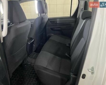 Белый Тойота Хайлюкс, объемом двигателя 2.4 л и пробегом 16 тыс. км за 40777 $, фото 24 на Automoto.ua