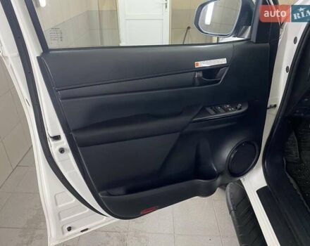 Белый Тойота Хайлюкс, объемом двигателя 2.4 л и пробегом 16 тыс. км за 40777 $, фото 23 на Automoto.ua