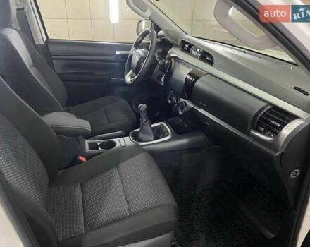 Белый Тойота Хайлюкс, объемом двигателя 2.4 л и пробегом 16 тыс. км за 40777 $, фото 26 на Automoto.ua