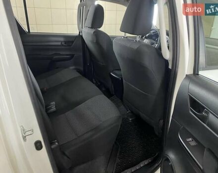 Белый Тойота Хайлюкс, объемом двигателя 2.4 л и пробегом 16 тыс. км за 40777 $, фото 28 на Automoto.ua