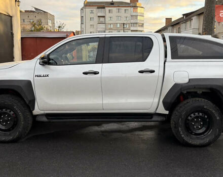 Белый Тойота Хайлюкс, объемом двигателя 2.76 л и пробегом 24 тыс. км за 50000 $, фото 1 на Automoto.ua