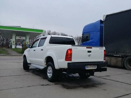 Белый Тойота Хайлюкс, объемом двигателя 2.5 л и пробегом 231 тыс. км за 17500 $, фото 1 на Automoto.ua