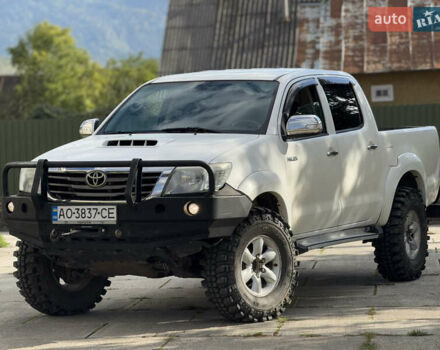 Белый Тойота Хайлюкс, объемом двигателя 2.49 л и пробегом 370 тыс. км за 17000 $, фото 1 на Automoto.ua
