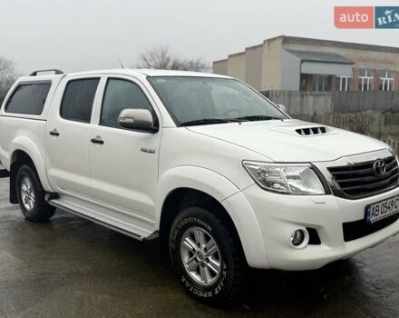 Белый Тойота Хайлюкс, объемом двигателя 2.5 л и пробегом 260 тыс. км за 20000 $, фото 1 на Automoto.ua