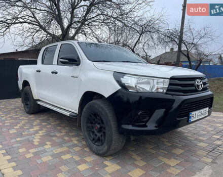 Белый Тойота Хайлюкс, объемом двигателя 2.4 л и пробегом 259 тыс. км за 20000 $, фото 1 на Automoto.ua