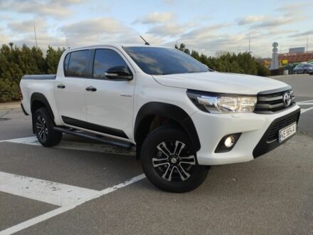 Тойота Хайлюкс 2017 в Киеве на Automoto.ua Белый Тойота Хайлюкс, объемом двигателя 2.4 л и пробегом 253 тыс. км за 26900 $, фото 1 на Automoto.ua