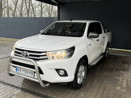 Белый Тойота Хайлюкс, объемом двигателя 2.39 л и пробегом 220 тыс. км за 25500 $, фото 1 на Automoto.ua