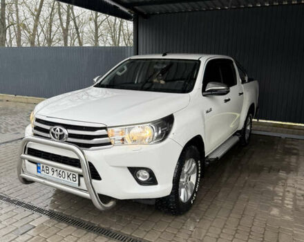 Белый Тойота Хайлюкс, объемом двигателя 2.39 л и пробегом 220 тыс. км за 25500 $, фото 1 на Automoto.ua
