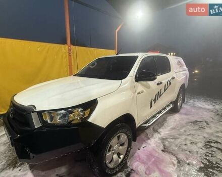 Белый Тойота Хайлюкс, объемом двигателя 2.39 л и пробегом 176 тыс. км за 33500 $, фото 1 на Automoto.ua