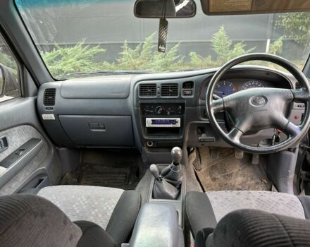 Чорний Тойота Хайлюкс, об'ємом двигуна 2.5 л та пробігом 200 тис. км за 5450 $, фото 10 на Automoto.ua