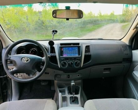 Чорний Тойота Хайлюкс, об'ємом двигуна 3 л та пробігом 301 тис. км за 5800 $, фото 6 на Automoto.ua