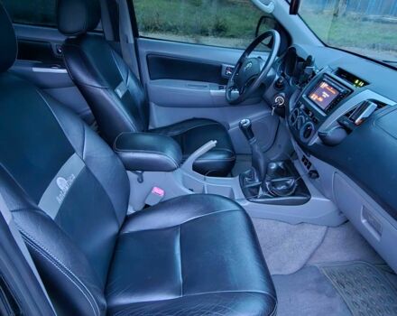 Черный Тойота Хайлюкс, объемом двигателя 2.5 л и пробегом 265 тыс. км за 9000 $, фото 2 на Automoto.ua