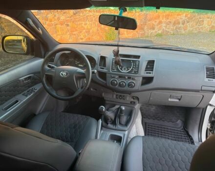 Чорний Тойота Хайлюкс, об'ємом двигуна 2.5 л та пробігом 300 тис. км за 7850 $, фото 6 на Automoto.ua