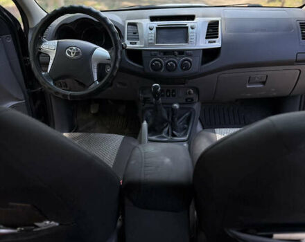 Чорний Тойота Хайлюкс, об'ємом двигуна 2.49 л та пробігом 377 тис. км за 12100 $, фото 9 на Automoto.ua