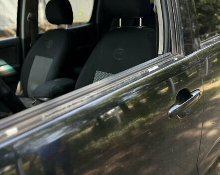 Чорний Тойота Хайлюкс, об'ємом двигуна 2.49 л та пробігом 377 тис. км за 12100 $, фото 23 на Automoto.ua