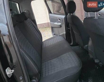 Чорний Тойота Хайлюкс, об'ємом двигуна 2.5 л та пробігом 259 тис. км за 17500 $, фото 19 на Automoto.ua