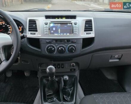 Чорний Тойота Хайлюкс, об'ємом двигуна 2.5 л та пробігом 259 тис. км за 17500 $, фото 24 на Automoto.ua