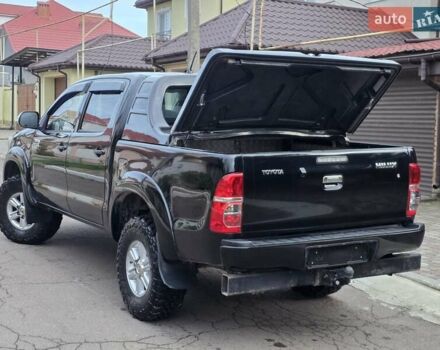 Чорний Тойота Хайлюкс, об'ємом двигуна 2.5 л та пробігом 259 тис. км за 17500 $, фото 12 на Automoto.ua