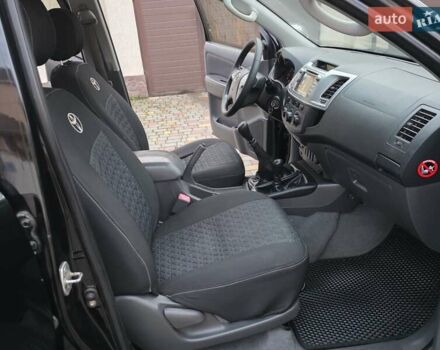 Чорний Тойота Хайлюкс, об'ємом двигуна 2.5 л та пробігом 259 тис. км за 17500 $, фото 17 на Automoto.ua