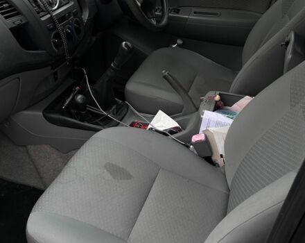 Черный Тойота Хайлюкс, объемом двигателя 2.5 л и пробегом 218 тыс. км за 11000 $, фото 11 на Automoto.ua