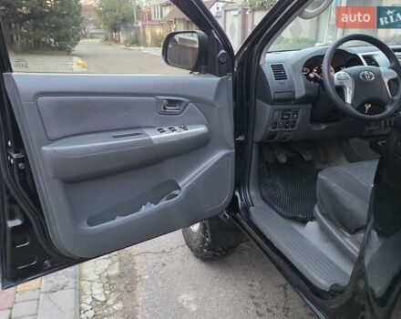 Чорний Тойота Хайлюкс, об'ємом двигуна 2.5 л та пробігом 259 тис. км за 17500 $, фото 28 на Automoto.ua