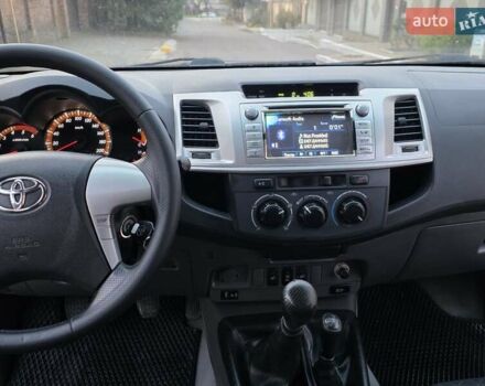 Чорний Тойота Хайлюкс, об'ємом двигуна 2.5 л та пробігом 259 тис. км за 17500 $, фото 22 на Automoto.ua