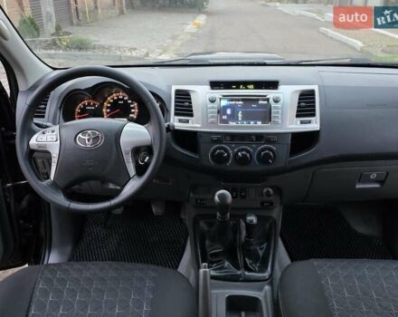 Чорний Тойота Хайлюкс, об'ємом двигуна 2.5 л та пробігом 259 тис. км за 17500 $, фото 25 на Automoto.ua