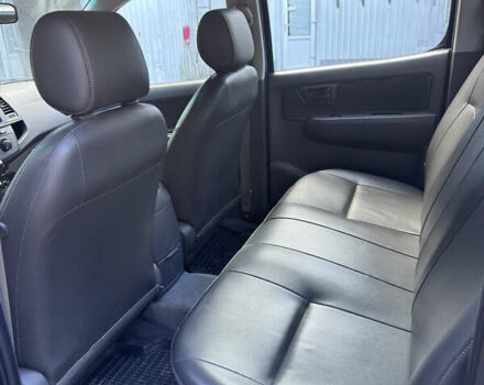 Чорний Тойота Хайлюкс, об'ємом двигуна 2.5 л та пробігом 172 тис. км за 16500 $, фото 3 на Automoto.ua