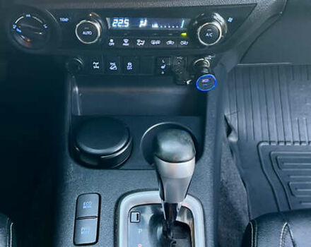 Чорний Тойота Хайлюкс, об'ємом двигуна 2.76 л та пробігом 397 тис. км за 30000 $, фото 28 на Automoto.ua