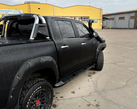 Чорний Тойота Хайлюкс, об'ємом двигуна 2.76 л та пробігом 397 тис. км за 30000 $, фото 12 на Automoto.ua