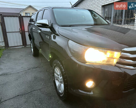 Черный Тойота Хайлюкс, объемом двигателя 2.8 л и пробегом 290 тыс. км за 23600 $, фото 2 на Automoto.ua