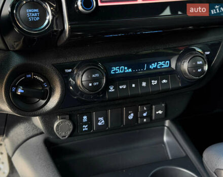 Черный Тойота Хайлюкс, объемом двигателя 2.76 л и пробегом 5 тыс. км за 64500 $, фото 69 на Automoto.ua